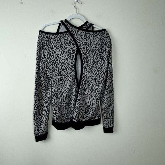 Ink Love and Peace Black White Leopard Cold Shoulder Tops NWT Size Medium - Picture 4 of 8